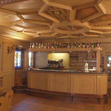 Hotel Villa Jolanda Ziano Di Fiemme Exterior photo